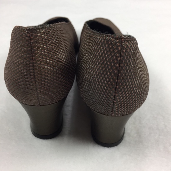 VINTAGE Stuart Weitzman Bronze Square Point Pumps